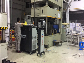 汽車行業(yè)碳纖維成型案例——蒸汽轉(zhuǎn)換模溫機(jī)